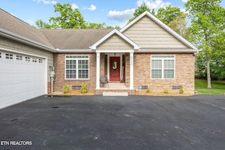 520 E Deer Creek Dr, Crossville, TN 38571