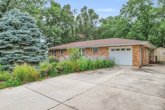 2201 Welland Dr, Champaign, IL 61821