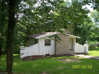 8010 Lakeview Dr, Nashport, OH 43830