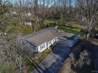 21 E Lake St, Skaneateles, NY 13152