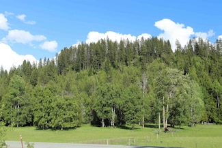 16882/16912 International Selkirk Loop, Metaline Falls, WA 99153
