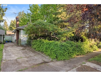 118 NE Russet St, Portland, OR 97211