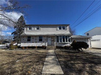 2 Ronald Dr S, Amityville, NY 11701