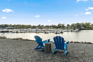 39 Gledhill Ave, Stonington, CT 06355