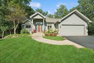 726 Timber Ridge Ct, Fontana, WI 53125