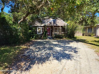 2406 Fisher St, Morehead City, NC 28557