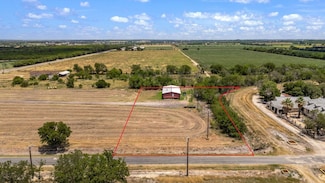 149 County Road 679, Natalia, TX 78059