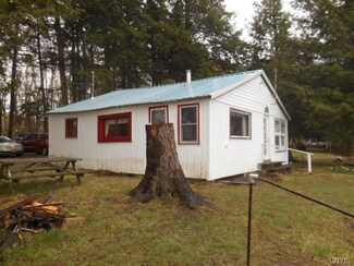 11 Ackley Ln, Cato, NY 13080