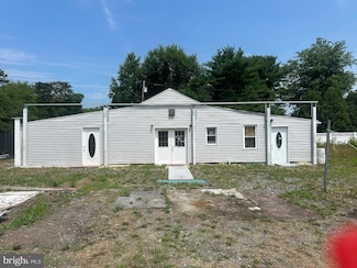 521 Magnolia Rd, Pemberton, NJ 08068