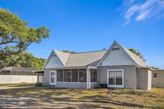 816 W Country Club Dr, Tampa, FL 33612