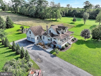 26 Beach Ln, Pottsville, PA 17901