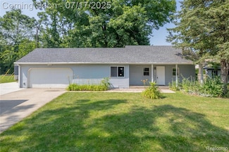 11405 Norway Dr, Hartland, MI 48353