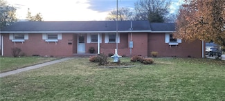 821 Boulevard Dr, Belpre, OH 45714