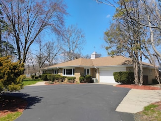 17W120 Woodland Ave, Bensenville, IL 60106