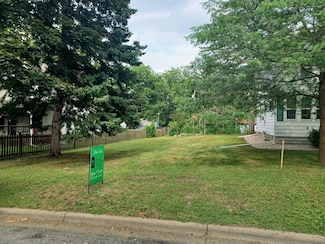 1840 Carl St, Saint Paul, MN 55113