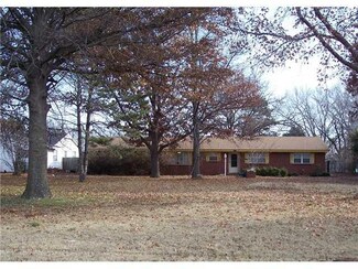 1316 SW 3rd St, Minco, OK 73059