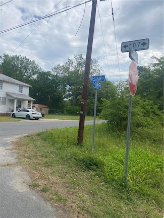 88 E McCahan St, Burkeville, VA 23922