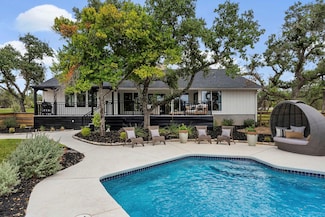 620 Post Oak Dr, Dripping Springs, TX 78620