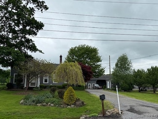 637 Davis Rd, East Aurora, NY 14052