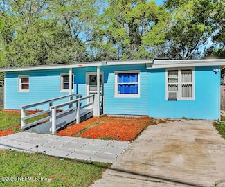 355 Wildwood Ln, Orange Park, FL 32073