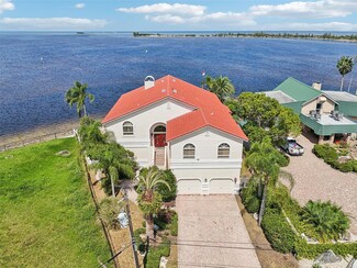 3098 Gulf Winds Cir, Hernando Beach, FL 34607