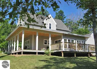 6803 S Glen Lake View Dr, Maple City, MI 49664