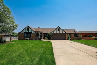 605 N Shore Dr, Hastings, NE 68901
