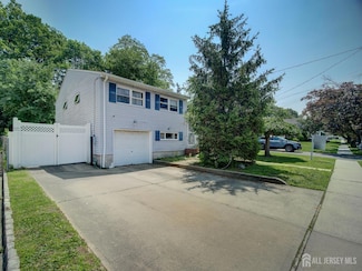 88 Albert Dr, Parlin, NJ 08859