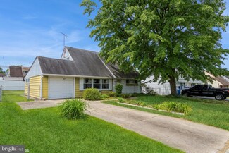 27 Mintleaf Rd, Levittown, PA 19056