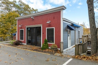 43 Oak St, Boothbay Harbor, ME 04538