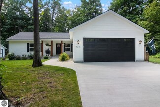 5218 Matthew Dr, Traverse City, MI 49684