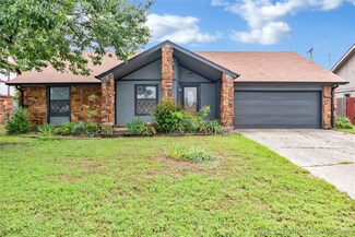 4917 S Spruce Dr, Sand Springs, OK 74063