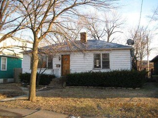 907 Broadway Ave, North Chicago, IL 60064