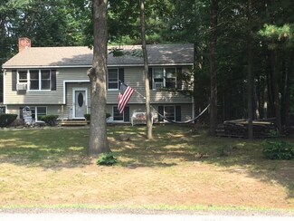 17 Folsom Dr, Newmarket, NH 03857