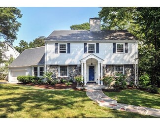 33 Wolcott Rd, Chestnut Hill, MA 02467