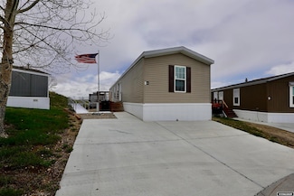 4901 E Lathrop Rd, Evansville, WY 82636