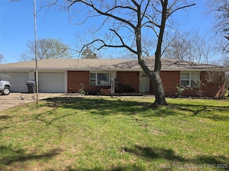 924 W Springdale Loop, Ardmore, OK 73401