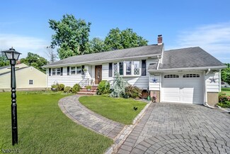 700 Sunbrite Ln, Piscataway, NJ 08854