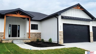 532 N 107th St, Lincoln, NE 68527