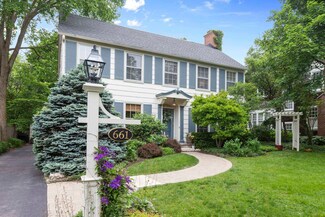 661 Bluff St, Glencoe, IL 60022