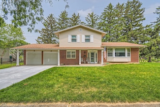 1322 E Thurston Dr, Palatine, IL 60074