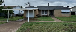 617 SW 2nd St, Lockney, TX 79241