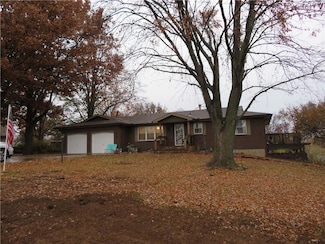 208 Sunflower Blvd, Ozawkie, KS 66070