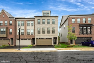 5203 Ridgeview Retreat Dr, Chantilly, VA 20151