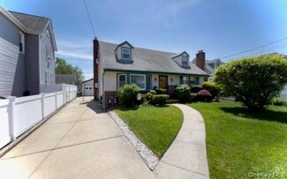 44 Jefferson Ave, Lynbrook, NY 11563