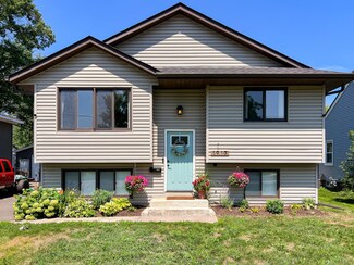 1917 Webber St, Saint Paul, MN 55110