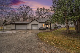 15059 Kelly St, Spring Lake, MI 49456