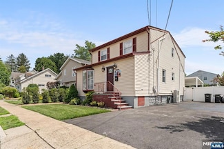 145 Niagara St, Dumont, NJ 07628