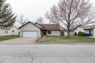 1403 Bethany Ln, Pontiac, IL 61764