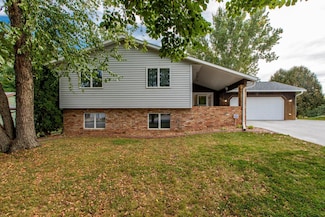 2431 Meadow Hills Dr SW, Rochester, MN 55902